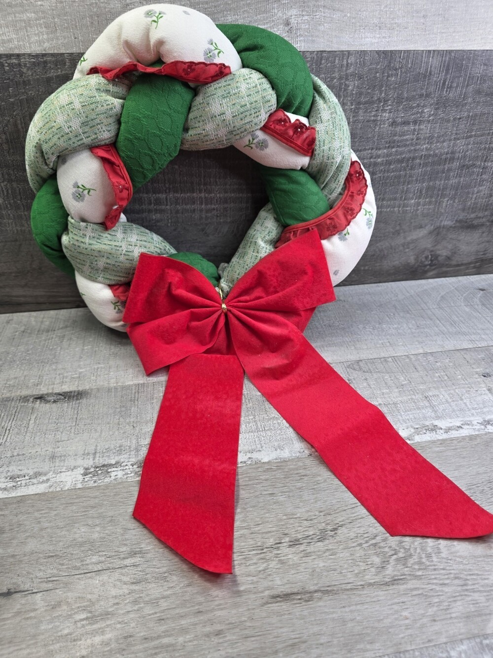 Vintage Braided Cloth Christmas Wreath 1960s Kitschy Wall Or Door Decor b189